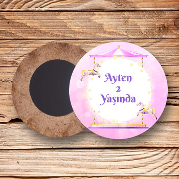Atlıkarınca Pembe Temalı Ahşap Daire Magnet