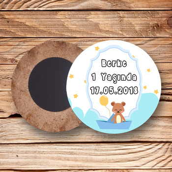 Şapkalı Ayı Temalı Ahşap Daire Magnet