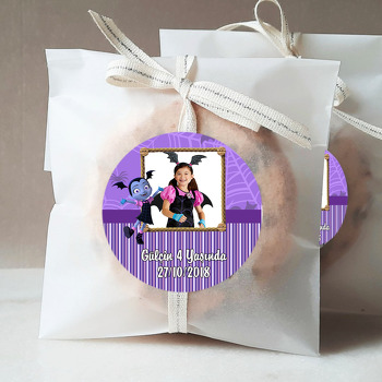 Vampirina Temalı Resimli Sticker