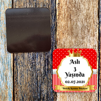 Kırmızı Beyaz Puantiye ile Gold Çerçeve Temalı Kare Doğum Günü Magnet
