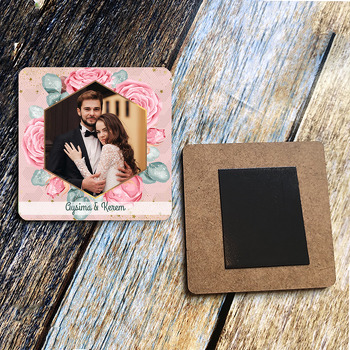 Pembe Güller ile Geometrik Fonda Gold Simler Temalı Ahşap Kare Magnet