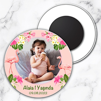 Açık Pembe Flamingolar ile Çiçekler Temalı Daire Plastik Doğum Günü Magnet