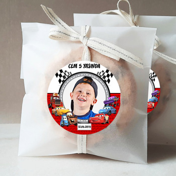 Arabalar Temalı Resimli Sticker