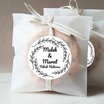 Asimetrik Yapraklar ile Siyah Çizgisel Çerçeve Temalı Sticker