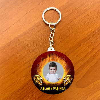 Aslan ile Ateşli Çerçeve Temalı Daire Plastik Anahtarlık