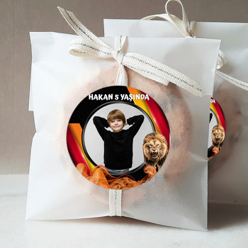Aslan Sarı Kırmızı Fon Temalı Resimli Sticker