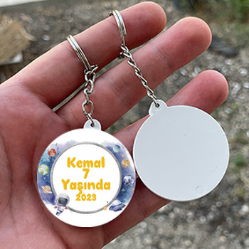 Astronot ile Soft Tonlarda Gezegenler Temalı Temalı Daire Plastik Anahtarlık 