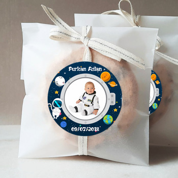 Astronot Temalı Resimli Sticker