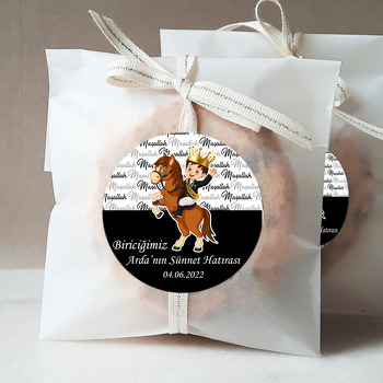 At ile Sünnet Çocuğu Siyah Maşallah Fon Temalı Sticker