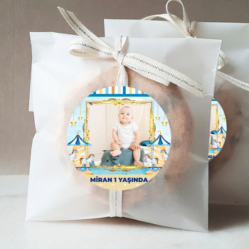 Atlıkarınca Mavi Krem Fon Temalı Sticker