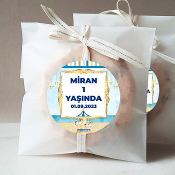 Atlıkarınca Mavi Krem Fon Temalı Sticker