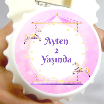 Atlıkarınca Pembe Temalı Kapak Şekilli Magnet Açacak