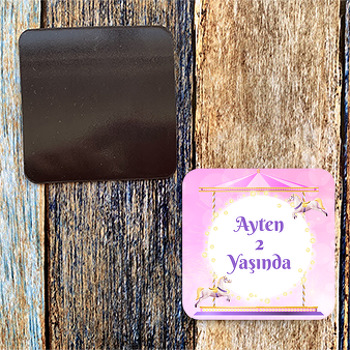 Atlıkarınca Pembe Temalı Kare Magnet
