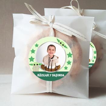Baby Yoda Yeşil Fon Temalı Resimli Sticker