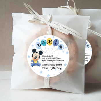 Bebek Mickey Mouse ile Beş Harfli Balon Temalı Sticker
