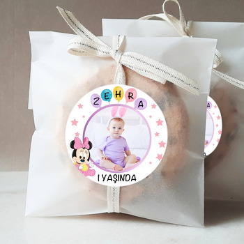 Bebek Minnie Mouse ile Beş Harfli Balon Temalı Sticker