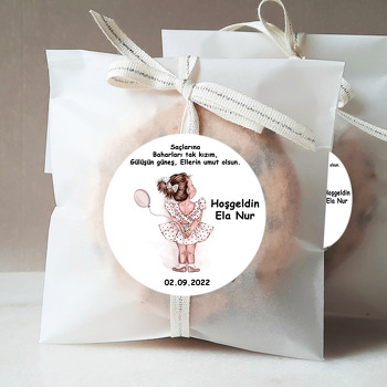 Bej Balonlu Puantiye Elbiseli Kız Temalı Sticker