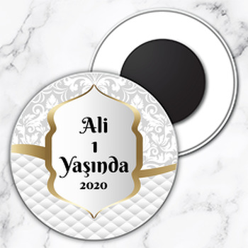 Beyaz Kapitone Fonda Gold Çerçeve Temalı Daire Plastik Magnet
