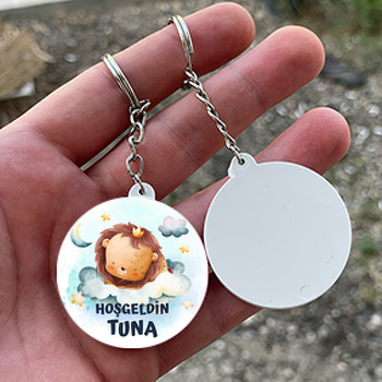 Bulutlarda Uyuyan Aslan Yavrusu Temalı Daire Plastik Doğum Günü Anahtarlık