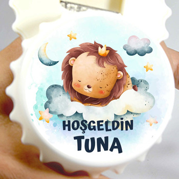 Bulutlarda Uyuyan Aslan Yavrusu Temalı Kapak Şekilli Magnet Açacak