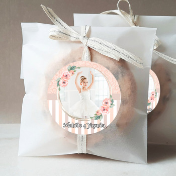Çiçekli Çerçeve ile Somon Desen Temalı Resimli Sticker