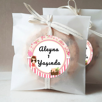 Çiçekli Sevimli Kız Temalı Sticker