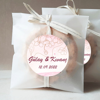 Çizgisel Papatyalar ile Pembe Fon Temalı Sticker