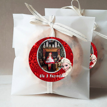 Elsa Yılbaşı Kırmızı Fon Temalı Resimli Parti Sticker