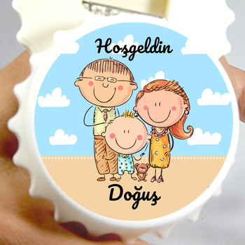 Erkek Çocuklu Aile ile Mavi Bulutlar Temalı Kapak Şekilli Magnet Açacak