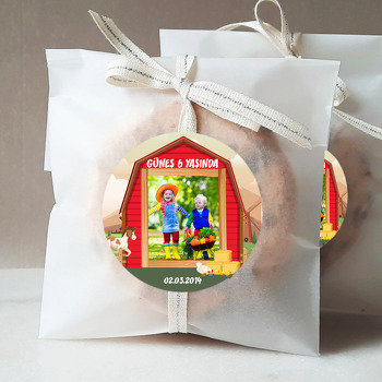 Ev Çerçeveli Çiftlik Temalı Resimli Sticker