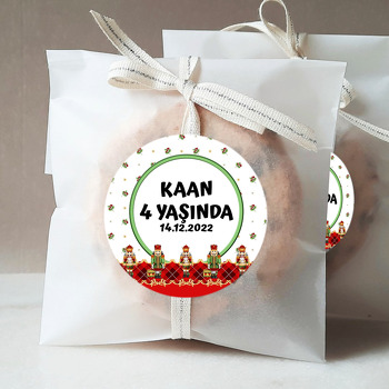 Fındıkkıran Asker ile Yeni Yıl Temalı Doğum Günü Sticker