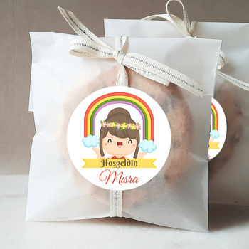 Gökkuşağı ile Neşeli Kız Çocuğu Temalı Sticker