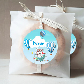 Gökyüzünde Uçan Ayıcık ve Balonlar Temalı Sticker