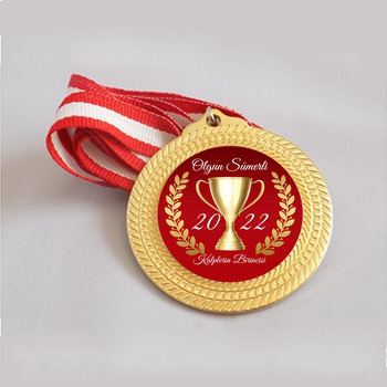 Gold Kupa ile Kırmızı Fon Temalı Metal Madalya