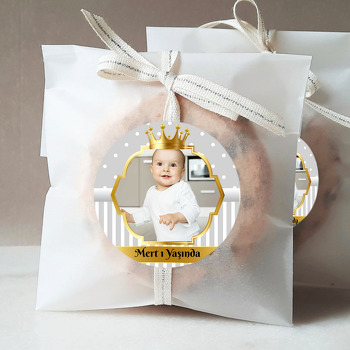 Gri Beyaz Puantiye ile Gold Çerçeve Temalı Sticker