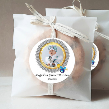 Gri Kurdele Madalyon ile Sünnet Temalı Sticker