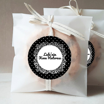 Gümüş Barok Çerçeve ile Siyah Beyaz Yıldızlı Fon Temalı Sticker
