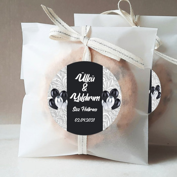 Gümüş ile Siyah Balonlar Gri Desen Fon Temalı Sticker
