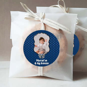 Gümüş Kurdela ile Lacivert Gümüş Puantiye Fon Temalı Sticker