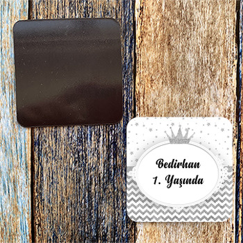 Gümüş Simli Taç Temalı Kare Magnet