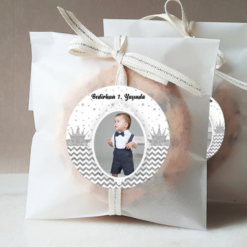 Gümüş Simli Taç Temalı Resimli Sticker