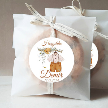 Hasır Şapka ile Bebek Kıyafeti Temalı Sticker
