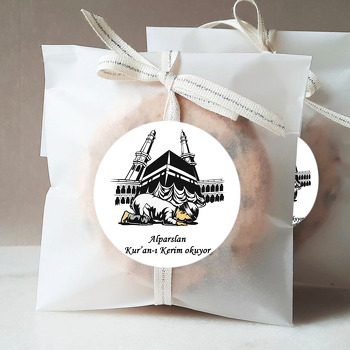 Kabede Namaz Kılan Çocuk Temalı Sticker