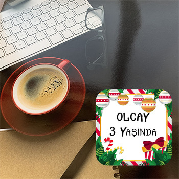 Kırmızı Beyaz Çizgili Beyaz Fon ve Yılbaşı Temalı Bardak Altlığı