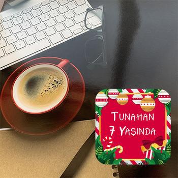 Kırmızı Beyaz Çizgili Fonda Yılbaşı Temalı Bardak Altlığı