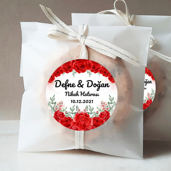 Kırmızı Güller ile Yeşil Yapraklar Temalı Sticker