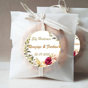 Kırmızı ile Ekru Gül Temalı Sticker