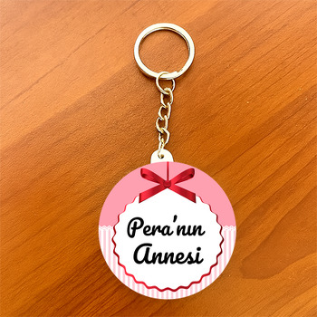 Kırmızı Kurdele ile Pembe Çizgili Fon Temalı Daire Plastik Anahtarlık