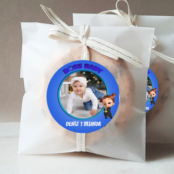 Kız Patron Bebek ile Mavi Fon Temalı Sticker