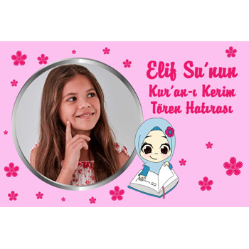 Kuran Okuyan Kız Çocuk ile Pembe Çiçekler Temalı Plastik Magnet